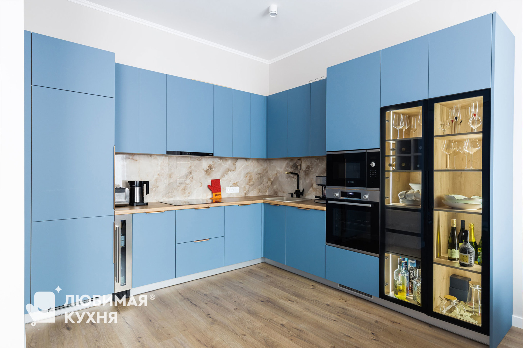 Как создать нескучный интерьер кухни-гостиной при помощи цвета и мебели — INMYROOM